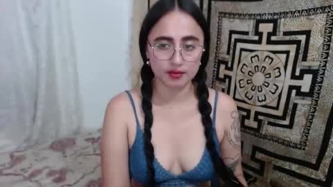 Snapshot of ninakravtz chatting on 02/05/25, 03:31 N I N A online show from 02/05/25, 03:31