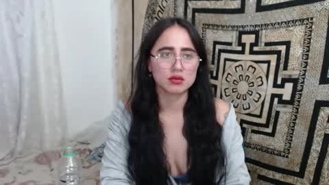 Snapshot of ninakravtz chatting on 02/05/25, 10:55 N I N A online show from 02/05/25, 10:55