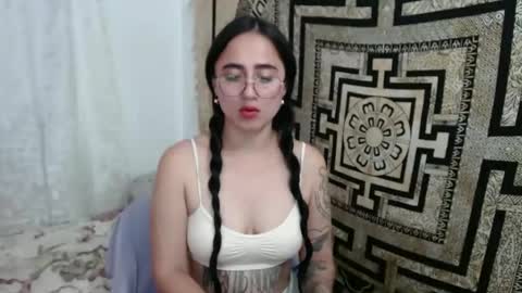 Snapshot of ninakravtz chatting on 02/13/25, 06:16 N I N A online show from 02/13/25, 06:16