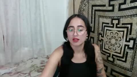 Snapshot of ninakravtz chatting on 02/21/25, 06:48 N I N A online show from 02/21/25, 06:48