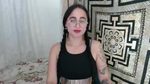 Snapshot of ninakravtz chatting on 02/21/25, 11:10 N I N A online show from 02/21/25, 11:10