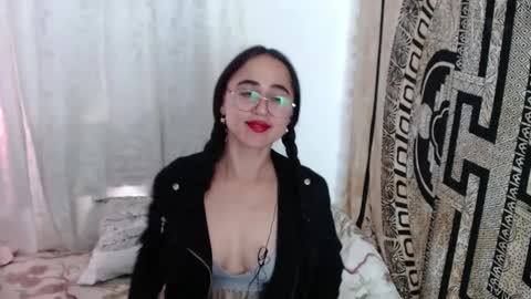 Snapshot of ninakravtz chatting on 03/01/25, 05:16 N I N A online show from 03/01/25, 05:16