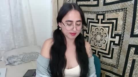 Snapshot of ninakravtz chatting on 03/06/25, 10:26 N I N A online show from 03/06/25, 10:26