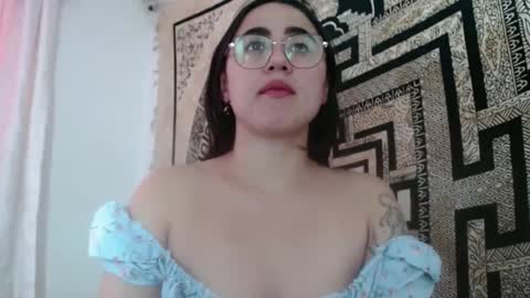 Snapshot of ninakravtz chatting on 09/23/25, 02:20 N I N A online show from 09/23/25, 02:20