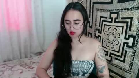 Snapshot of ninakravtz chatting on 10/04/25, 02:59 N I N A online show from 10/04/25, 02:59