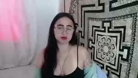 Snapshot of ninakravtz chatting on 10/15/25, 02:50 N I N A online show from 10/15/25, 02:50