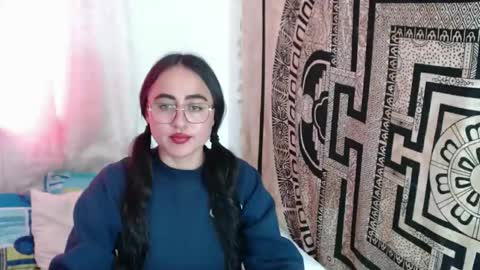 Snapshot of ninakravtz chatting on 10/20/25, 05:35 N I N A online show from 10/20/25, 05:35