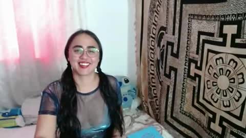 Snapshot of ninakravtz chatting on 10/21/25, 04:19 N I N A online show from 10/21/25, 04:19