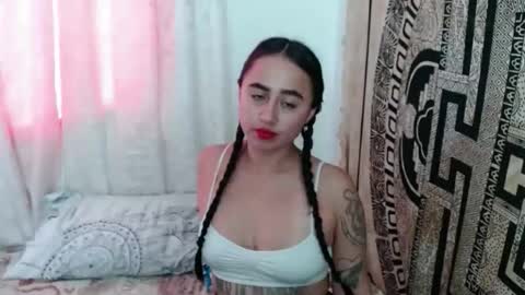 Snapshot of ninakravtz chatting on 10/29/25, 05:25 N I N A online show from 10/29/25, 05:25