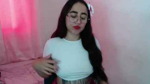 Snapshot of ninakravtz chatting on 10/31/25, 03:02 N I N A online show from 10/31/25, 03:02