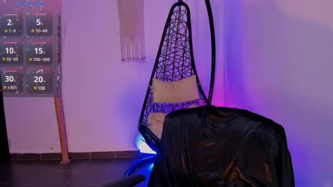 Snapshot of ninamonroee chatting on 12/23/24, 11:49 ninamonroee online show from 12/23/24, 11:49