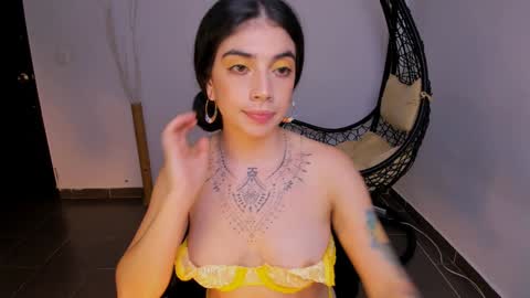 Snapshot of ninamonroee chatting on 01/07/25, 12:24 ninamonroee online show from 01/07/25, 12:24