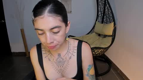 Snapshot of ninamonroee chatting on 02/13/25, 11:15 ninamonroee online show from 02/13/25, 11:15