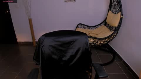 Snapshot of ninamonroee chatting on 03/10/25, 11:49 ninamonroee online show from 03/10/25, 11:49