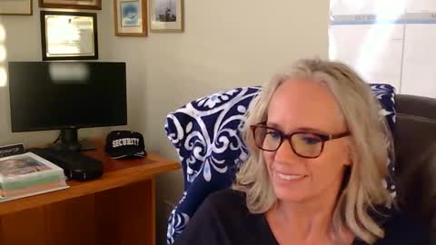 Snapshot of ninanite chatting on 11/15/25, 10:15 ninanite online show from 11/15/25, 10:15