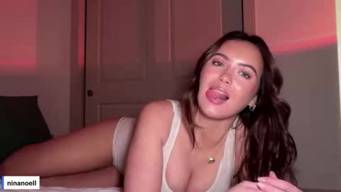 Snapshot of ninanoell chatting on 02/19/26, 12:39 Nina online show from 02/19/26, 12:39