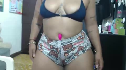 Snapshot of ninapalmer chatting on 04/19/26, 06:10 Ninapalmer online show from 04/19/26, 06:10