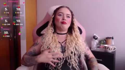 Snapshot of ninaxxstorm chatting on 12/18/25, 07:09 Nina online show from 12/18/25, 07:09