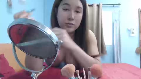 Snapshot of ninewladyboy chatting on 12/18/25, 01:33 ninew online show from 12/18/25, 01:33