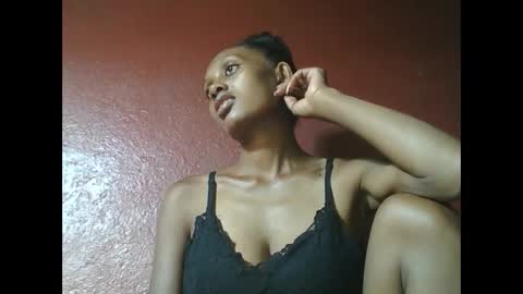 ninie246746 online show from 01/21/25, 04:43