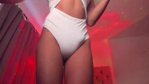 Snapshot of ninonbeart chatting on 11/10/25, 11:31 Ninon Beart online show from 11/10/25, 11:31