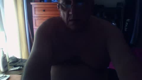 Snapshot of nionios67 chatting on 10/06/25, 02:58 Dennis online show from 10/06/25, 02:58