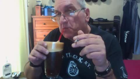 Snapshot of nionios67 chatting on 10/13/25, 01:44 Dennis online show from 10/13/25, 01:44