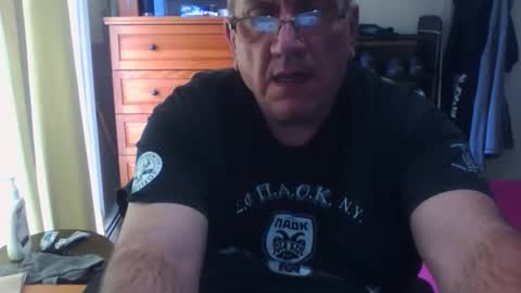 Snapshot of nionios67 chatting on 10/15/25, 04:18 Dennis online show from 10/15/25, 04:18