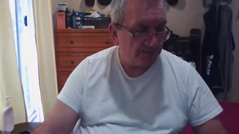 Snapshot of nionios67 chatting on 10/26/25, 01:39 Dennis online show from 10/26/25, 01:39