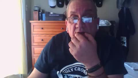 Snapshot of nionios67 chatting on 11/25/25, 03:34 Dennis online show from 11/25/25, 03:34