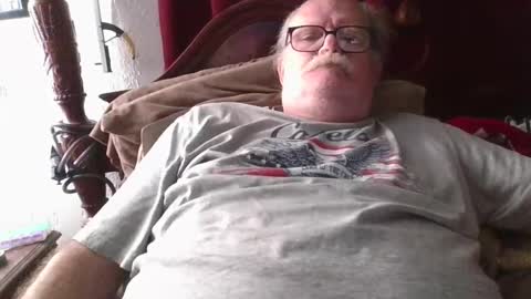 Snapshot of nipplechaser chatting on 09/21/25, 01:29 nipplechaser online show from 09/21/25, 01:29