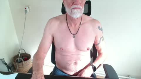 nipplesilverdad55 online show from 10/18/25, 09:54