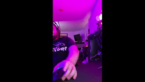 Snapshot of nippsino95 chatting on 09/27/25, 10:20 HungStepSon online show from 09/27/25, 10:20