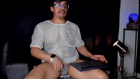 Snapshot of nipsfetich chatting on 12/10/24, 02:38 Steven online show from 12/10/24, 02:38