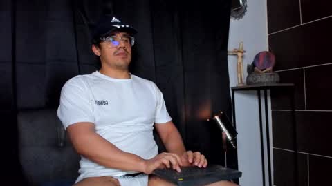 Snapshot of nipsfetich chatting on 01/20/25, 12:36 Steven online show from 01/20/25, 12:36