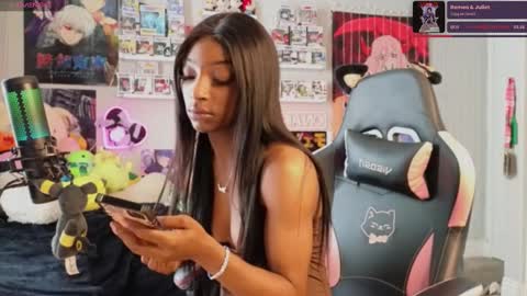 Snapshot of niviawolfe chatting on 02/05/25, 04:36 NIVIA WOLFE online show from 02/05/25, 04:36