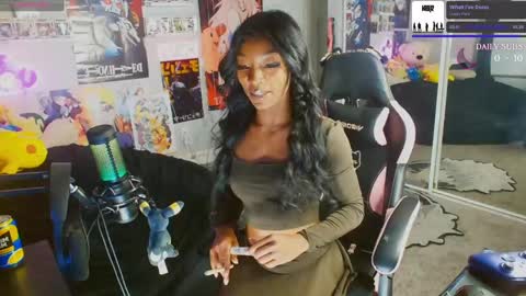 Snapshot of niviawolfe chatting on 02/13/25, 01:37 NIVIA WOLFE online show from 02/13/25, 01:37