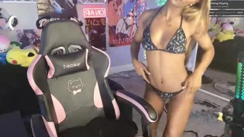 Snapshot of niviawolfe chatting on 03/04/25, 12:39 NIVIA WOLFE online show from 03/04/25, 12:39