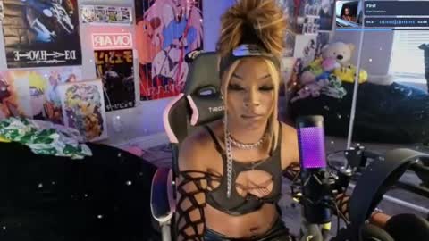 Snapshot of niviawolfe chatting on 03/12/25, 10:39 NIVIA WOLFE online show from 03/12/25, 10:39