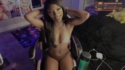 Snapshot of niviawolfe chatting on 09/19/25, 04:36 NIVIA WOLFE online show from 09/19/25, 04:36