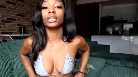 Snapshot of niviawolfe chatting on 03/29/26, 12:43 NIVIA WOLFE online show from 03/29/26, 12:43