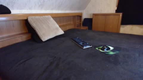 Snapshot of nixan85 chatting on 10/04/25, 10:41 nixan85 online show from 10/04/25, 10:41