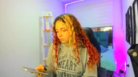 nixy_fresa online show from 10/17/25, 11:02