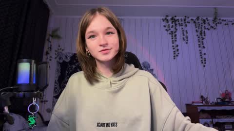 Snapshot of nloraaa chatting on 12/12/24, 01:21 Tears Lora online show from 12/12/24, 01:21