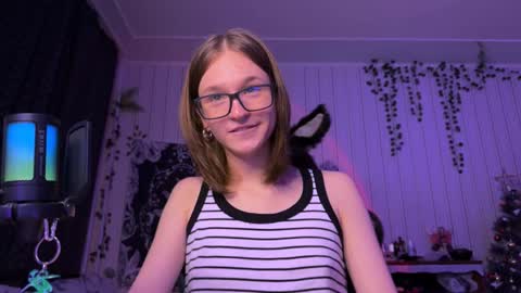 Snapshot of nloraaa chatting on 12/27/24, 01:28 Tears Lora online show from 12/27/24, 01:28