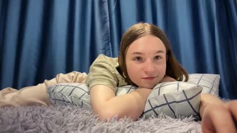 Snapshot of nloraaa chatting on 11/05/25, 03:39 Tears Lora online show from 11/05/25, 03:39