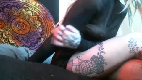 Leah online show from 01/22/25, 05:17