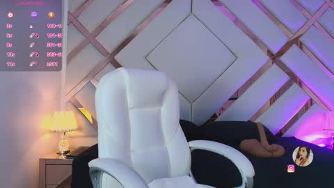 Snapshot of noa_butterfly_ chatting on 04/21/26, 11:38 online show from 04/21/26, 11:38