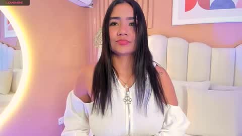 Snapshot of noa_moon chatting on 01/08/26, 02:36 Noa online show from 01/08/26, 02:36