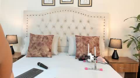 NATHALIA MORENO online show from 07/06/26, 12:24
